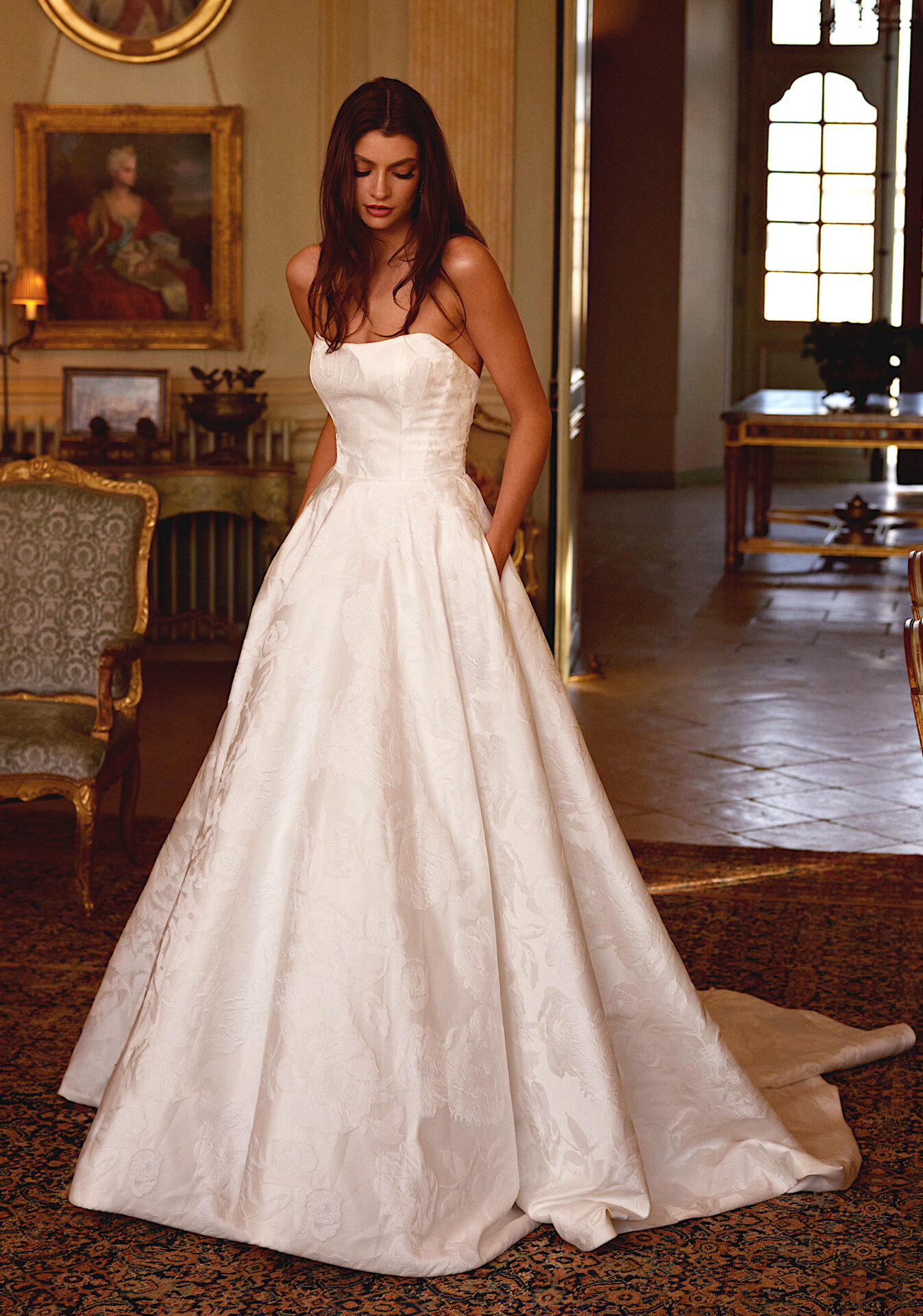 B12522 - Diva Bridal Boutique